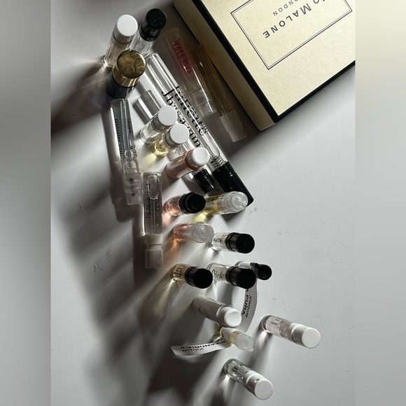 22 Perfume Samples - Picture 1 of 7